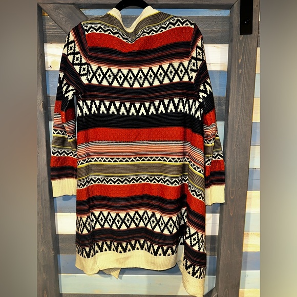 Aztec Multicolor Patterned Cardigan - Picture 4 of 5